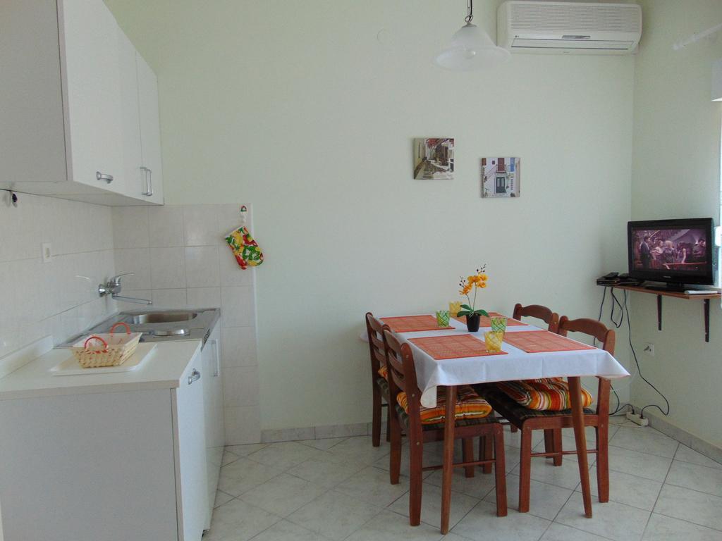 Apartments Borozan Vinišće Chambre photo