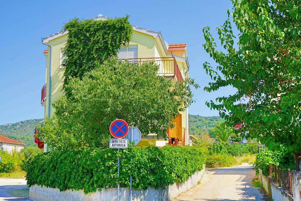 Apartments Borozan Vinišće Extérieur photo